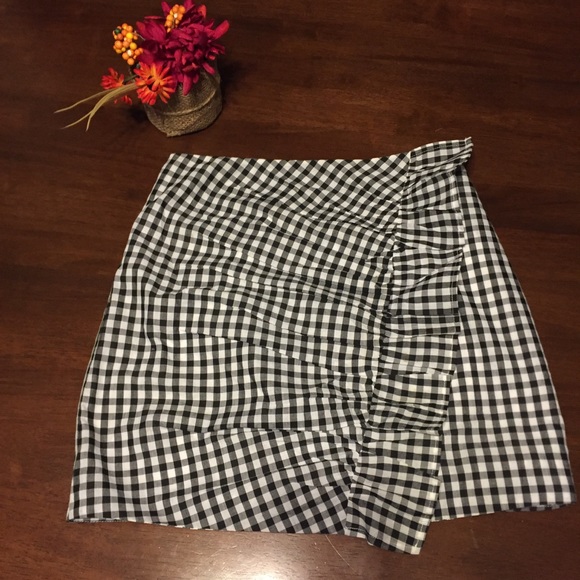 Lovers + Friends x REVOLVE Lisa Skirt in Black @ White Gingham Size Small - Picture 3 of 8